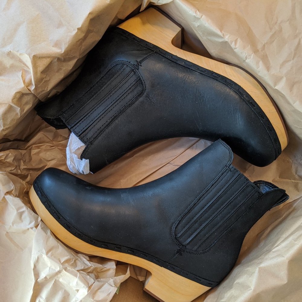 Frye & Co Women's Odessa Chelsea Booties NIB